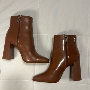 Jennifer Lopez Glossy Brown Heeled Boots